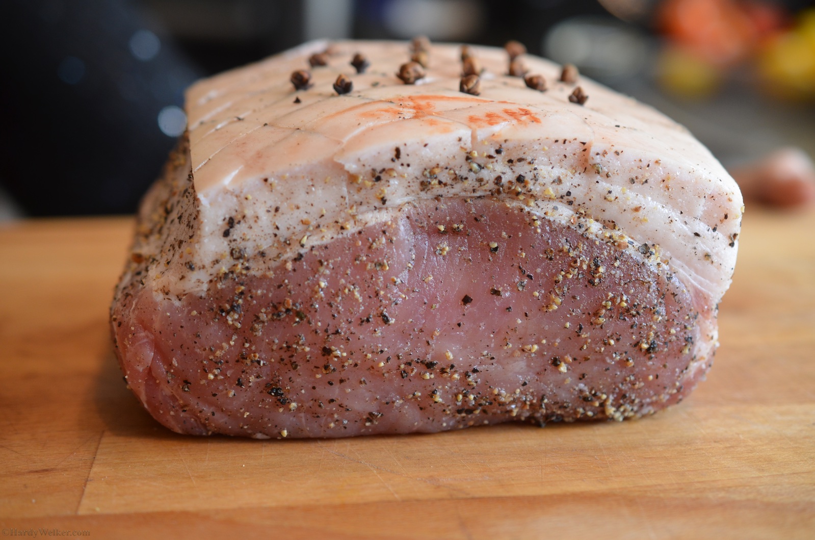 Fleisch gewürzt und mit Nelken gespickt